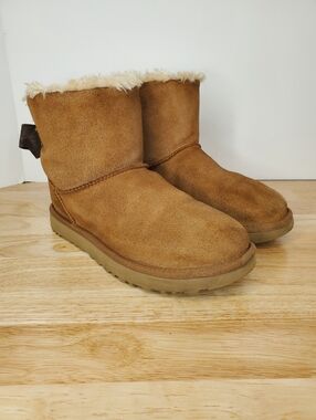 Ugg Mini Bailey Bow Boots Womens Size 8 Tan Brown